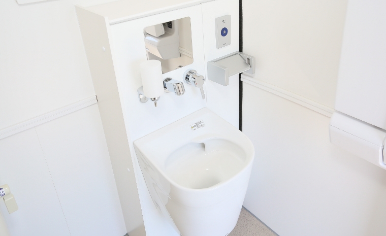自走式仮設トイレカー：マルチ