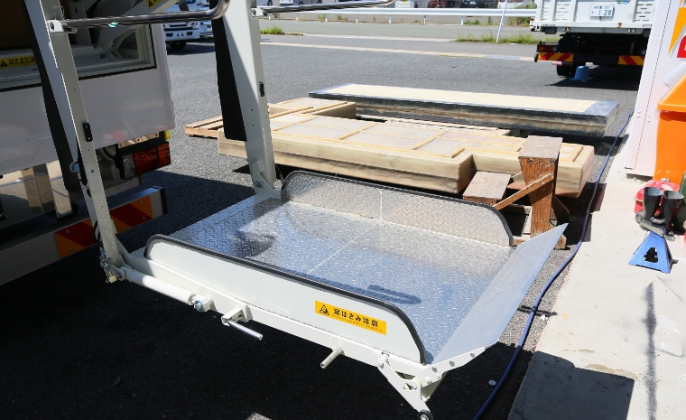 自走式仮設トイレカー:大型